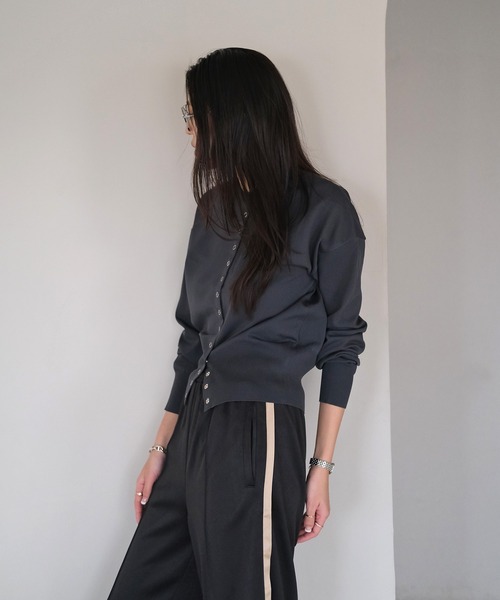 AKTE（アクテ）の「スナップボタンニットカーディガン（カーディガン/ボレロ・レディース・チャコールグレー/ベージュ系/レッド・FREE）」の10枚目の写真