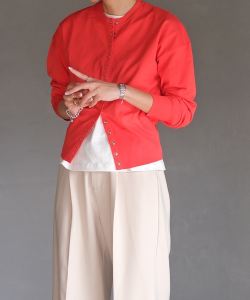 AKTE（アクテ）の「スナップボタンニットカーディガン（カーディガン/ボレロ・レディース・チャコールグレー/ベージュ系/レッド・FREE）」の22枚目の写真