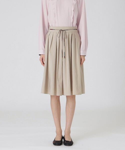 BLUE LABEL CRESTBRIDGE（ブルーレーベルクレストブリッジ）の「デュアルライトウェザースカート（スカート・レディース・ホワイト/ダークネイビー/グリーン/ベージュ・36/38）」の2枚目の写真