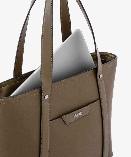 MICHAEL KORS(マイケルコース)の「RIVINGTON コミューター ポケット トート(トートバッグ・メンズ・オリーブ・FREE)」の5枚目の写真