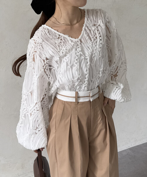 Thevon（ゼボン）の「コードレース袖ボリュームブラウス（シャツ/ブラウス・レディース・オフホワイト/アイボリー/ブラック・FREE）」の4枚目の写真