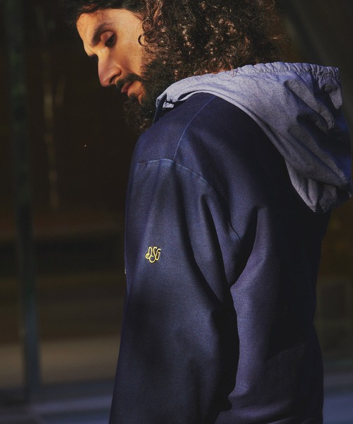 The DUFFER of ST.GEORGE（ザダファーオブセントジョージ）の「[INDIGO LABEL] INDIGO SWITCHING PARKA：インディゴ 切替デザイン ハーフジップパーカー（パーカー・メンズ・インディゴブルー・MEDIUM/LARGE/X-LARGE）」の7枚目の写真