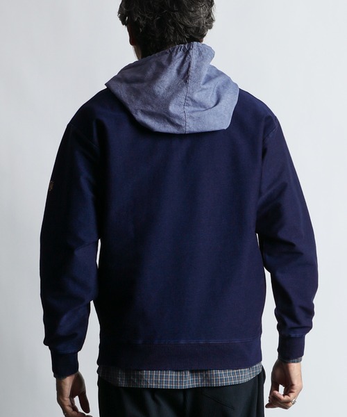 The DUFFER of ST.GEORGE（ザダファーオブセントジョージ）の「[INDIGO LABEL] INDIGO SWITCHING PARKA：インディゴ 切替デザイン ハーフジップパーカー（パーカー・メンズ・インディゴブルー・MEDIUM/LARGE/X-LARGE）」の5枚目の写真