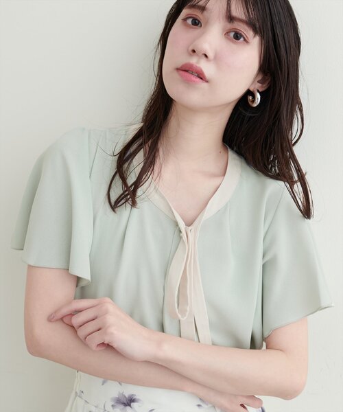 natural couture（ナチュラルクチュール）の「【WEB限定】配色リボンタイフレアスリーブブラウス（シャツ/ブラウス・レディース・アイボリー/グレー/ミント/ネイビー/ドット・FREE）」の6枚目の写真