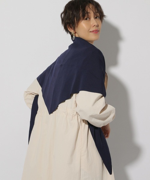 Elura(エルーラ)の「サラサラタッチスカーフ/324778(ストール/ショール・レディース・ダークネイビー/ネイビー/ブルー・ONE SIZE)」の5枚目の写真