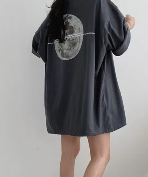 Teem Store(チームストア)の「ムーンプリントオーバーサイズビッグTシャツ(Tシャツ/カットソー・レディース・ブラック/グレー/ブルー/ホワイト・M/L)」の2枚目の写真
