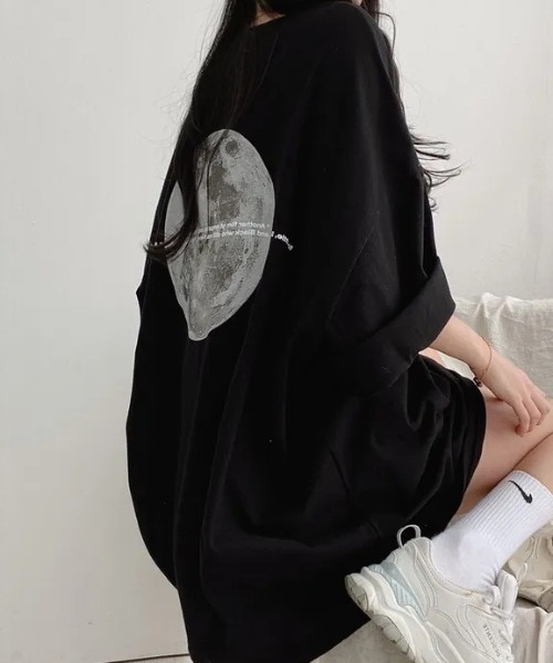 Teem Store(チームストア)の「ムーンプリントオーバーサイズビッグTシャツ(Tシャツ/カットソー・レディース・ブラック/グレー/ブルー/ホワイト・M/L)」の8枚目の写真