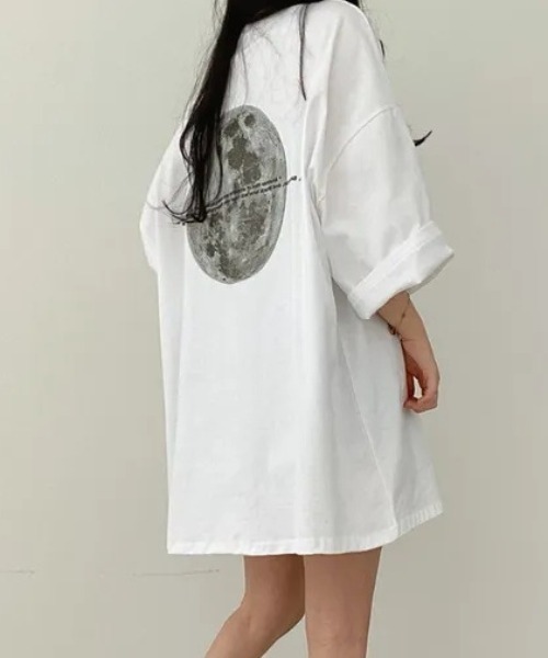Teem Store(チームストア)の「ムーンプリントオーバーサイズビッグTシャツ(Tシャツ/カットソー・レディース・ブラック/グレー/ブルー/ホワイト・M/L)」の9枚目の写真