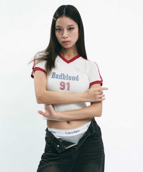 Clum(クルム)の「Ringer neck design short T-shirt / リンガーネックデザインチビTシャツ(Tシャツ/カットソー・レディース・ブラック/アイボリー・MEDIUM/SMALL)」の4枚目の写真