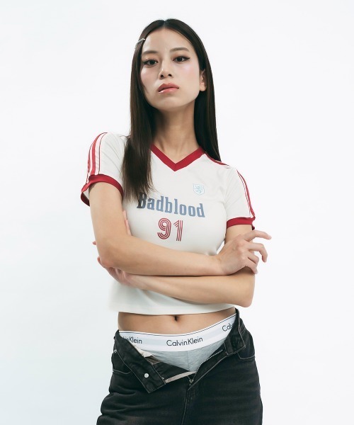Clum(クルム)の「Ringer neck design short T-shirt / リンガーネックデザインチビTシャツ(Tシャツ/カットソー・レディース・ブラック/アイボリー・MEDIUM/SMALL)」の5枚目の写真