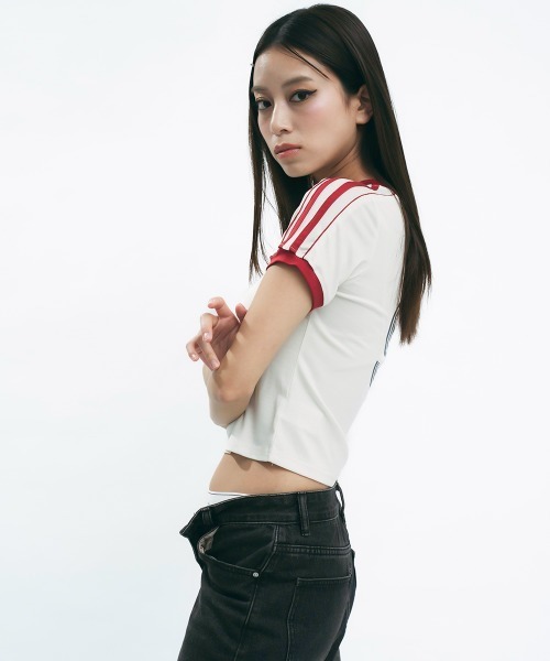 Clum(クルム)の「Ringer neck design short T-shirt / リンガーネックデザインチビTシャツ(Tシャツ/カットソー・レディース・ブラック/アイボリー・MEDIUM/SMALL)」の7枚目の写真