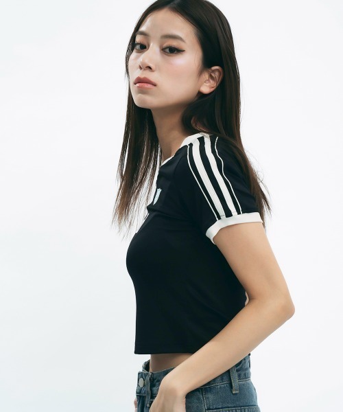 Clum(クルム)の「Ringer neck design short T-shirt / リンガーネックデザインチビTシャツ(Tシャツ/カットソー・レディース・ブラック/アイボリー・MEDIUM/SMALL)」の19枚目の写真