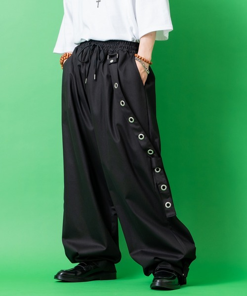 a.p.o.v.(エーピーオービー)の「a.p.o.v. フェイクアイレットロングベルトバルーンワイドチノパンツ(その他パンツ・メンズ・ブラック/ホワイト・ONESIZE)」の1枚目の写真