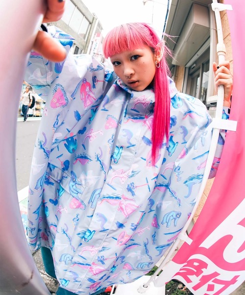 KiU（キウ）の「KiU/キウ 　NEW STANDARD RAIN PONCHO 2ND ROLLING CRADLE（レインコート/ポンチョ・レディース・グレー/ブラック・FREE）」の2枚目の写真