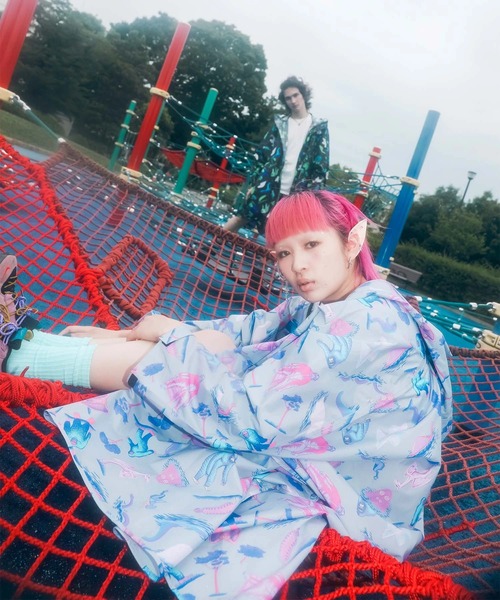 KiU（キウ）の「KiU/キウ 　NEW STANDARD RAIN PONCHO 2ND ROLLING CRADLE（レインコート/ポンチョ・レディース・グレー/ブラック・FREE）」の10枚目の写真