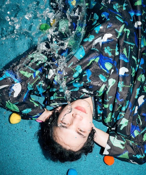 KiU（キウ）の「KiU/キウ 　NEW STANDARD RAIN PONCHO 2ND ROLLING CRADLE（レインコート/ポンチョ・レディース・グレー/ブラック・FREE）」の15枚目の写真