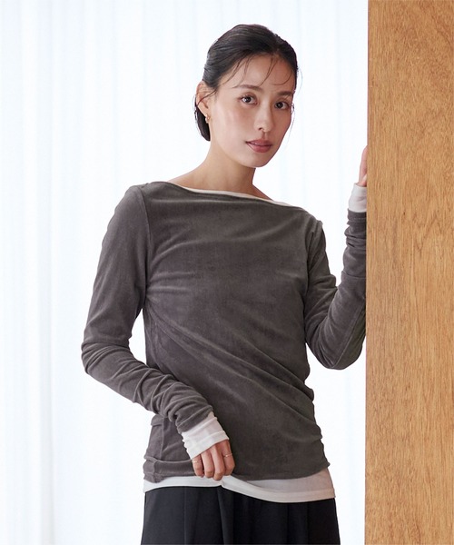 UR'S(ユアーズ)の「2wayボートネックベロアトップス(Tシャツ/カットソー・レディース・ブラック/チャコール/モカ/オフホワイト・S/M/L)」の4枚目の写真