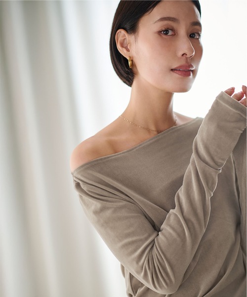 UR'S(ユアーズ)の「2wayボートネックベロアトップス(Tシャツ/カットソー・レディース・ブラック/チャコール/モカ/オフホワイト・S/M/L)」の6枚目の写真