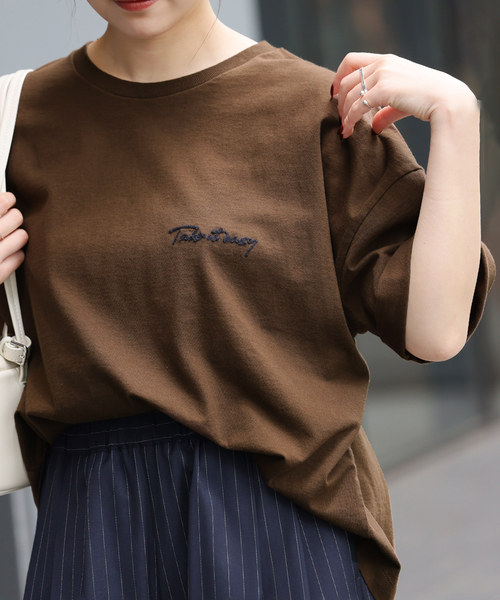 JOURNAL STANDARD relume(ジャーナルスタンダード レリューム)の「刺繍ロゴハーフスリーブT(Tシャツ/カットソー・レディース・ホワイト/ブラウン/グレー・FREE)」の3枚目の写真