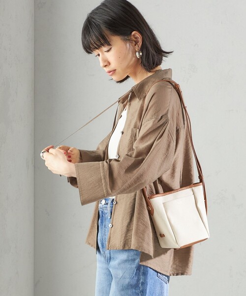 Beau're(ヴュレ)の「BEAURE: キャンバス ミニ バケツ バッグ(ショルダーバッグ・レディース・ベージュ/ブラック/オフホワイト・ONE SIZE)」の5枚目の写真