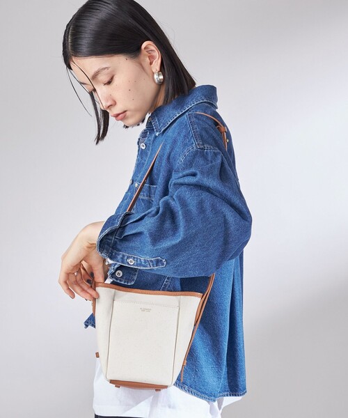 Beau're(ヴュレ)の「BEAURE: キャンバス ミニ バケツ バッグ(ショルダーバッグ・レディース・ベージュ/ブラック/オフホワイト・ONE SIZE)」の8枚目の写真