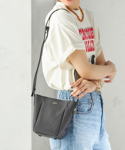 Beau're(ヴュレ)の「BEAURE: キャンバス ミニ バケツ バッグ(ショルダーバッグ・レディース・ベージュ/ブラック/オフホワイト・ONE SIZE)」の13枚目の写真