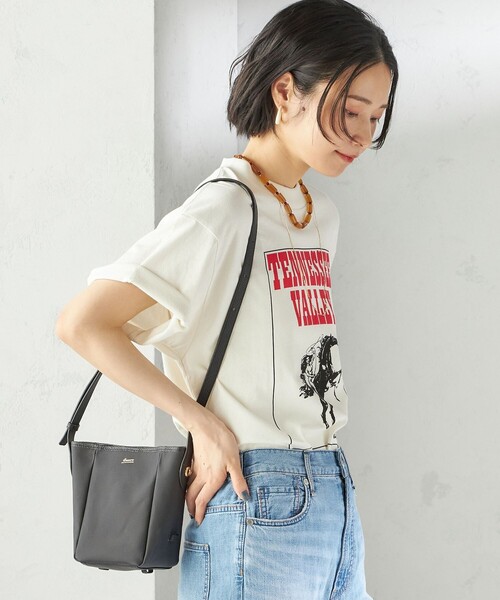 Beau're(ヴュレ)の「BEAURE: キャンバス ミニ バケツ バッグ(ショルダーバッグ・レディース・ベージュ/ブラック/オフホワイト・ONE SIZE)」の15枚目の写真