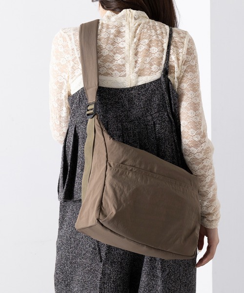 EARTH MADE（アースメイド）の「【EARTH MADE】7POCKET INSIDE PRINT SHOULDER（ショルダーバッグ・レディース・チャコールグレー/ベージュ/ネイビー/ブラウン/ブラック・FREE）」の3枚目の写真