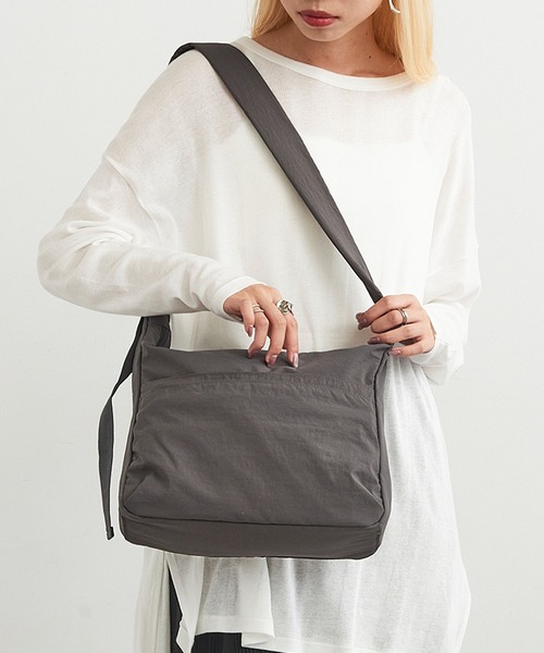 EARTH MADE（アースメイド）の「【EARTH MADE】7POCKET INSIDE PRINT SHOULDER（ショルダーバッグ・レディース・チャコールグレー/ベージュ/ネイビー/ブラウン/ブラック・FREE）」の2枚目の写真