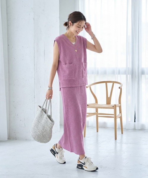 STYLE DELI(スタイルデリ)の「【LUXE】ストライプ状フリルのカットソーセットアップ(ニット/セーター・レディース・グレー/パープル・01/02)」の1枚目の写真