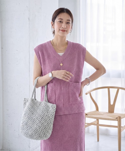 STYLE DELI(スタイルデリ)の「【LUXE】ストライプ状フリルのカットソーセットアップ(ニット/セーター・レディース・グレー/パープル・01/02)」の3枚目の写真