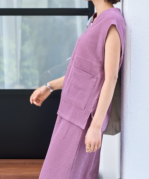 STYLE DELI(スタイルデリ)の「【LUXE】ストライプ状フリルのカットソーセットアップ(ニット/セーター・レディース・グレー/パープル・01/02)」の5枚目の写真
