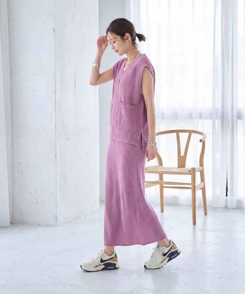 STYLE DELI(スタイルデリ)の「【LUXE】ストライプ状フリルのカットソーセットアップ(ニット/セーター・レディース・グレー/パープル・01/02)」の6枚目の写真