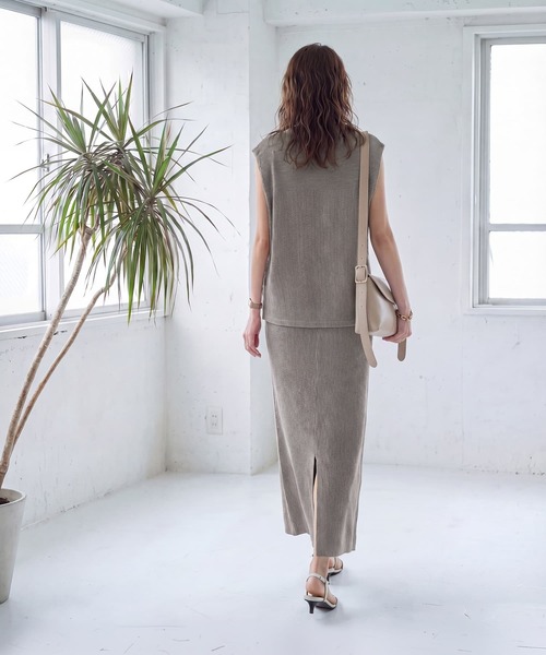 STYLE DELI(スタイルデリ)の「【LUXE】ストライプ状フリルのカットソーセットアップ(ニット/セーター・レディース・グレー/パープル・01/02)」の13枚目の写真