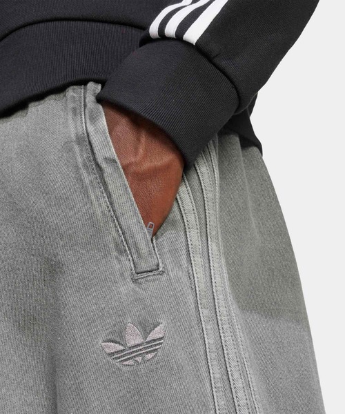 【新品XS】adidas　アディカラールーズトラックパンツデニム　グレー adidasアディカラー ルーズ トラックパンツ デニム ストーン