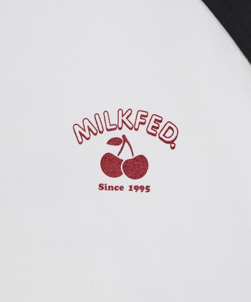 MILKFED.(ミルクフェド)の「ROUND LOGO GLITTER CHERRY B/B TEE(Tシャツ/カットソー・レディース・ホワイト/チャコール/オートミール・L/M)」の11枚目の写真