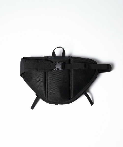 MAKAVELIC(マキャベリック)の「Delta Messenger Bag(バックパック/リュック・メンズ・ブラック・ONESIZE)」の4枚目の写真