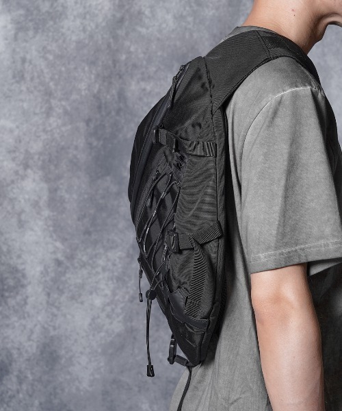 MAKAVELIC(マキャベリック)の「Delta Messenger Bag(バックパック/リュック・メンズ・ブラック・ONESIZE)」の2枚目の写真