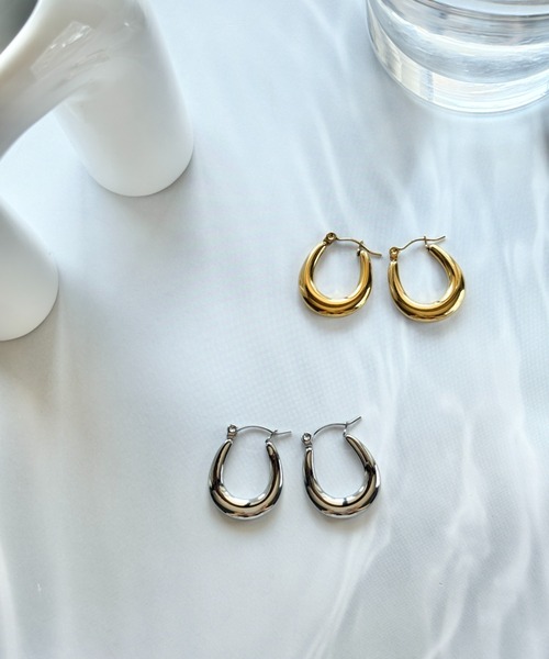 ciite' surgical stainless（シーテサージカルステンレス）の「【 金属アレルギー対応 】オーバルフープピアス サージカルステンレス（両耳用）（ピアス（両耳用）・レディース・ゴールド/シルバー・FREE）」の4枚目の写真