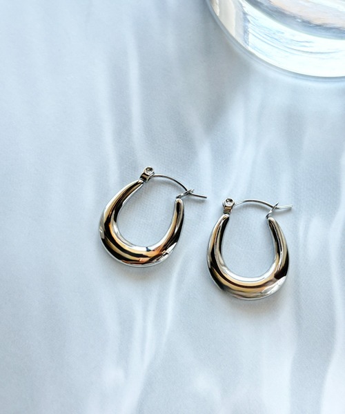 ciite' surgical stainless（シーテサージカルステンレス）の「【 金属アレルギー対応 】オーバルフープピアス サージカルステンレス（両耳用）（ピアス（両耳用）・レディース・ゴールド/シルバー・FREE）」の15枚目の写真