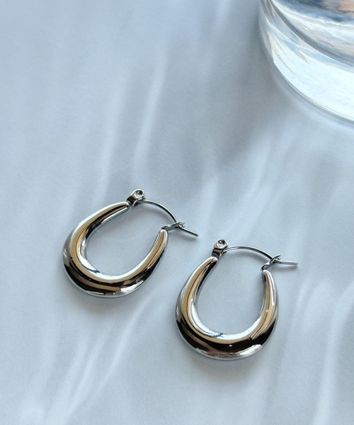 ciite' surgical stainless（シーテサージカルステンレス）の「【 金属アレルギー対応 】オーバルフープピアス サージカルステンレス（両耳用）（ピアス（両耳用）・レディース・ゴールド/シルバー・FREE）」の16枚目の写真