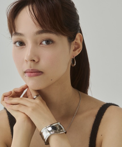 ciite' surgical stainless（シーテサージカルステンレス）の「【 金属アレルギー対応 】オーバルフープピアス サージカルステンレス（両耳用）（ピアス（両耳用）・レディース・ゴールド/シルバー・FREE）」の10枚目の写真
