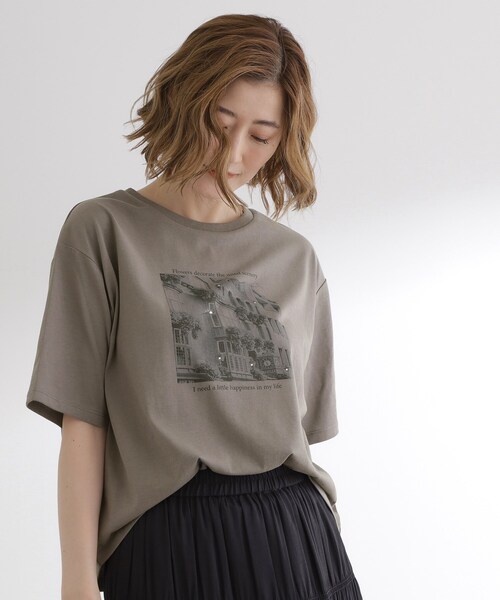 grove(グローブ)の「夏に映える 大人のクロップドTシャツ(Tシャツ/カットソー・レディース・ライトベージュ/オフホワイト/グレー・01/02/03/04/05)」の3枚目の写真