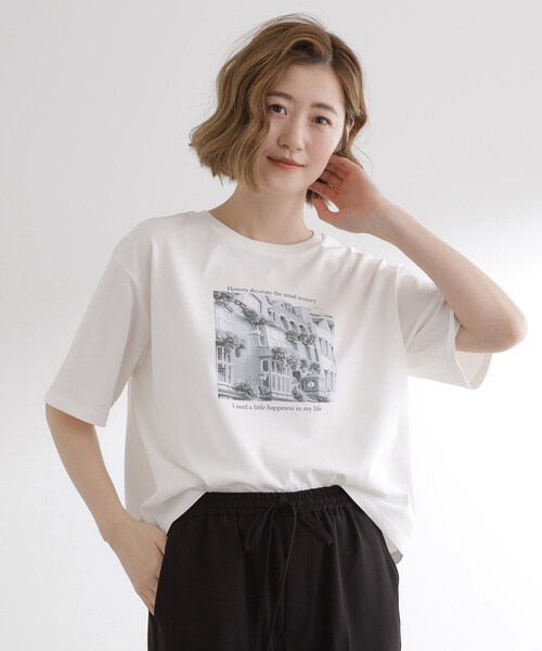 grove(グローブ)の「夏に映える 大人のクロップドTシャツ(Tシャツ/カットソー・レディース・ライトベージュ/オフホワイト/グレー・01/02/03/04/05)」の2枚目の写真