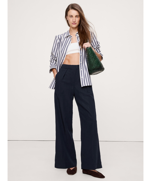 Banana Republic(バナナリパブリック)の「ミッドライズ ワイドレッグ ドレーピー プルオンパンツ(その他パンツ・レディース・ベージュ/ネイビー・M/L/S/XS)」の9枚目の写真