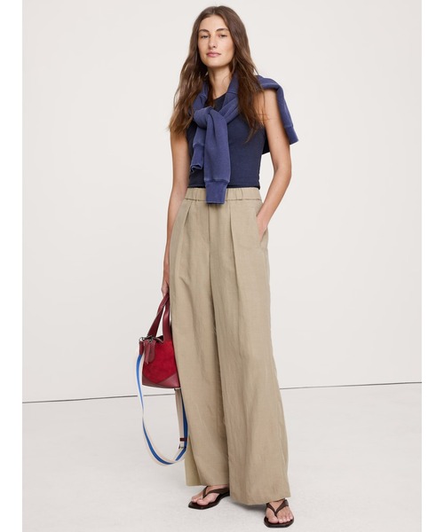 Banana Republic(バナナリパブリック)の「ミッドライズ ワイドレッグ ドレーピー プルオンパンツ(その他パンツ・レディース・ベージュ/ネイビー・M/L/S/XS)」の6枚目の写真