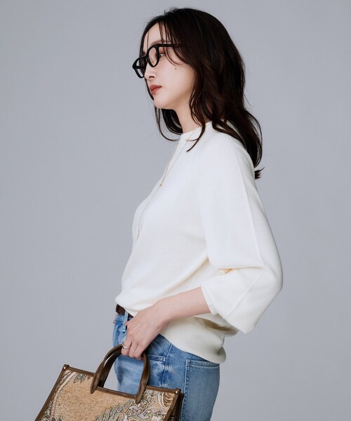 UNTITLED(アンタイトル)の「【8色展開/コンパクト丈】レーヨン混 コクーンニット(ニット/セーター・レディース・グレー/オフホワイト/ナチュラル/レッド系1/ブラウン系その他/ブラック/ブルー系その他/パープル/ホワイト系8・04/02/00/48/44)」の12枚目の写真