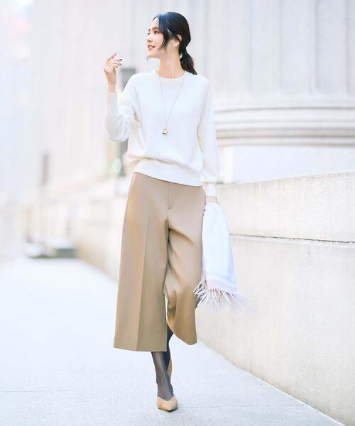 UNTITLED(アンタイトル)の「【8色展開/コンパクト丈】レーヨン混 コクーンニット(ニット/セーター・レディース・グレー/オフホワイト/ナチュラル/レッド系1/ブラウン系その他/ブラック/ブルー系その他/パープル/ホワイト系8・04/02/00/48/44)」の14枚目の写真