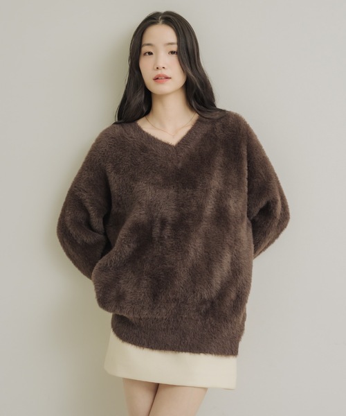 NEUNA(ヌナ)の「オーバーサイズシャギーニット(ニット/セーター・レディース・ピンク/オフホワイト/チャコールグレー/ベージュ/ブラウン・FREE)」の1枚目の写真