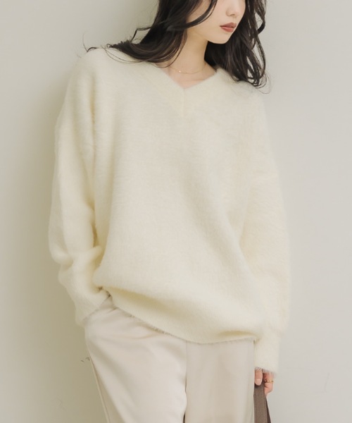 NEUNA(ヌナ)の「オーバーサイズシャギーニット(ニット/セーター・レディース・ピンク/オフホワイト/チャコールグレー/ベージュ/ブラウン・FREE)」の2枚目の写真